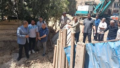 نائب محافظ الجيزة يتفقد أعمال إصلاح هبوط الصرف الصحي بمنطقة العطور