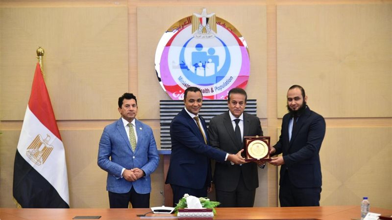 وزيرا الصحة والرياضة