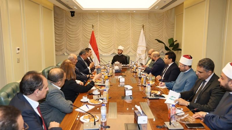 وزير الأوقاف يستقبل