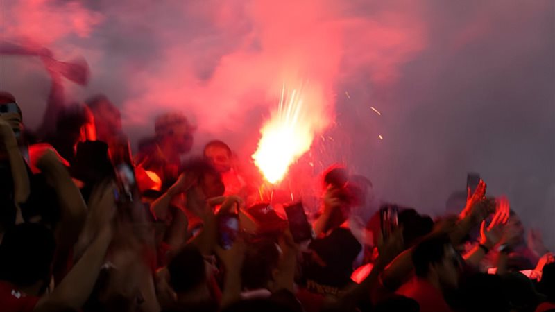 شمروخ عرس يشعل حريقًا
