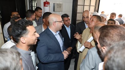 محافظ بني سويف يوجه بحلول لمطالب واحتياجات وشكاوى أهالي كوم أبو خلاد