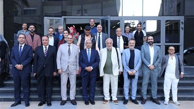 نقيبا الصحفيين والممثلين يشاركان في مناقشة 5 مشروعات تخرج بالأكاديمية البحرية