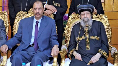 محافظ سوهاج يهنئ الأنبا 