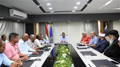 ضمن خطة ترشيد الكهرباء.. محافظ أسوان يشدد على تطبيق مواعيد غلق المحلات