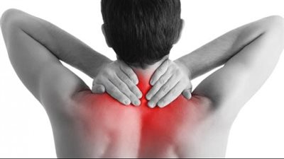 العلاقة الخفية بين التوتر النفسي وألم الرقبة.. وكيفية التخلص منه