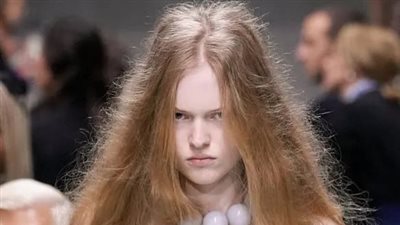 ما هي صيحة موضة “الشعر المكتئب” أو Depression Hairstyle؟