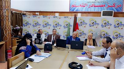 وكيل تعليم الفيوم يتابع وصول أسئلة الامتحانات للجان الامتحانات 