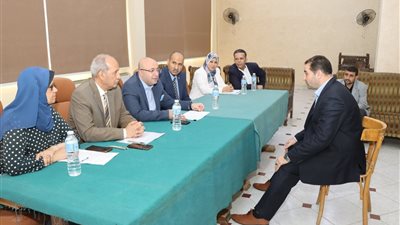 محافظ بني سويف يتابع اختبارات تحديد مستوى المرشحين لبعض البرامج التدريبية