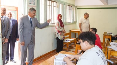 محافظ الإسكندرية يتفقد سير امتحانات الثانوية العامة