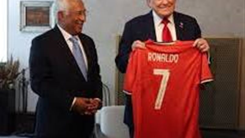 رونالدو يهدى ترامب