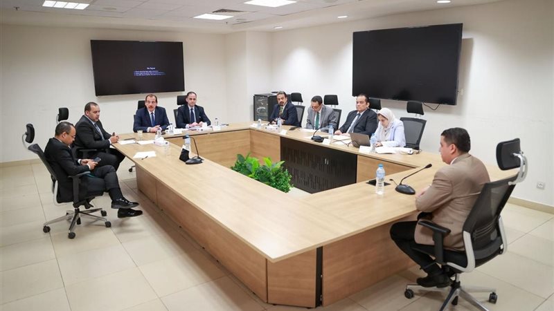 جانب من لقاء اللجنة