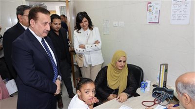 محافظ المنوفية والسفيرة نبيلة مكرم يدشنان القافلة الثانية للتحالف الوطني 