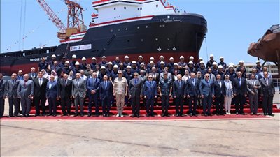 رئيس اقتصادية قناة السويس يوقع عقد مشروع شركة 