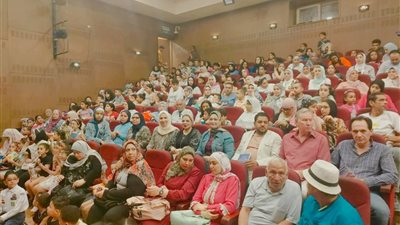 عروض مسرح  الأطفال بقصر الأنفوشي كاملة العدد بحضور أسر الصحفيين بالإسكندرية 