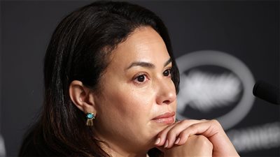 بعد أزمتها الآخيرة.. تميم عبدة يدافع عن هند صبري: لصالح مين؟ 