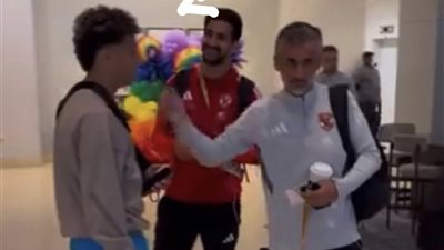 ألوان «علم المثليين» تحاصر فندق الأهلي فى أمريكا.. وتحذيرات من خبير أمني