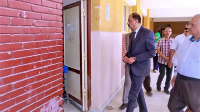 محافظ سوهاج يتفقد لجان الثانوية العامة ويشدد على توفير بيئة آمنة للطلاب