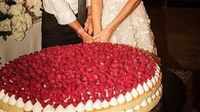 «الدور الواحد» يتصدر موضة تورتة أفراح 2025 بعد حفلات أمينة خليل ومنة القيعي