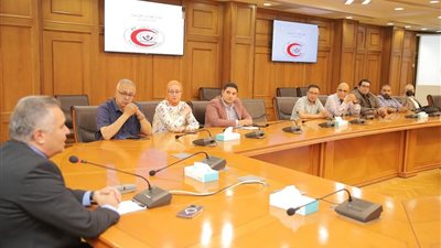 اجتماع بالسويس لبحث حلول لمعوقات التشغيل بالمستشفى الجامعي
