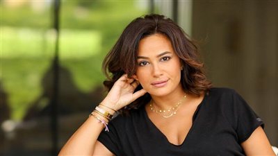 إلهام شاهين تدافع عن هند صبري: 