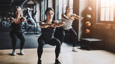 6 أسباب علمية تدفع النساء فوق 30 لبناء العضلات وتحسين صحتها