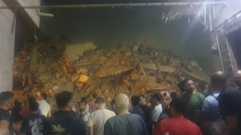 انهيار عقار على السكان