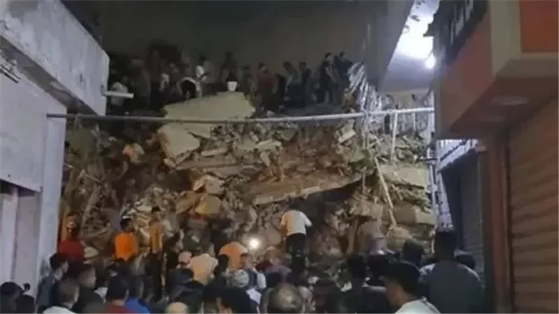 انهيار منزل السيدة