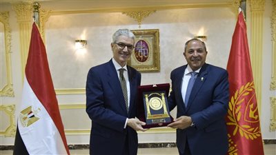 محافظ بورسعيد يبحث مع وفد الاتحاد الأوروبي سبل التعاون بالمشروعات الاستثمارية