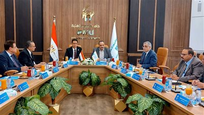 بنها الأهلية تناقش المصروفات والمنح وتوقع اتفاقيات دولية جديدة