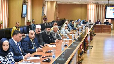 محافظ الشرقية يترأس اجتماع المجلس الإقليمي للسكان 