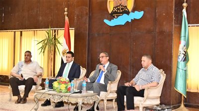 محافظ الفيوم لـ رؤساء المدن والقرى: 