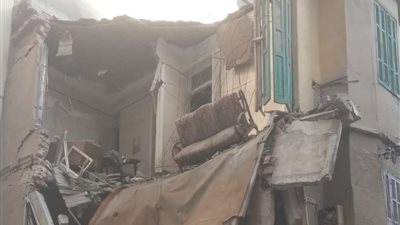 انهيار عقار قديم خالي من السكان في باكوس بالإسكندرية 