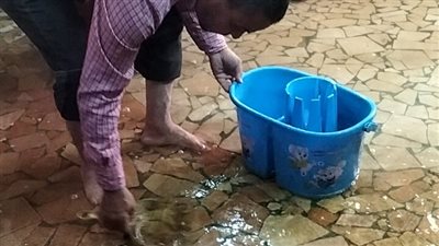 مأساة يومية بلا حل.. أهالي العسالتة بالمنوفية يغرقون في مياه المجاري