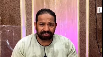 مديرية أوقاف أسيوط تكرم عامل مسجد لحفظه خمسة أجزاء من القرآن الكريم