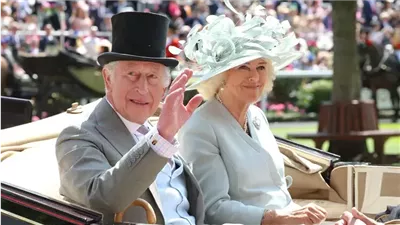 الملك تشارلز والملكة كاميلا يقودان الموكب الملكي في رويال أسكوت
