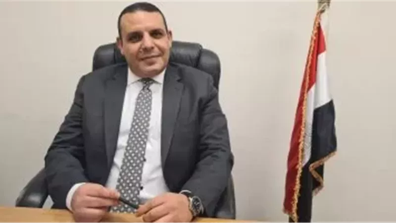 الدكتور عبد العزيز