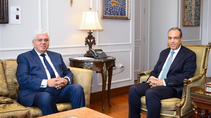 وزير الخارجية  يستقبل