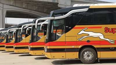 كامل الوزير يتفقد عدد 20 حافلة مرسيدس جديدة تم إنتاجها محليا للاتحاد العربي