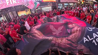 جمهور الأهلي يحتل ميدان تايمز سكوير بهتافاته قبل موقعة بالميراس | فيديو