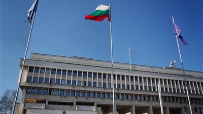 بلغاريا تُغلق سفارتها في طهران وتنقل موظفيها إلى أذربيجان مع تصاعد التوترات
