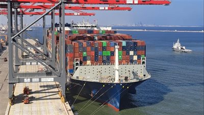 ميناء الإسكندرية يستقبل سفينة الحاويات العملاقة 