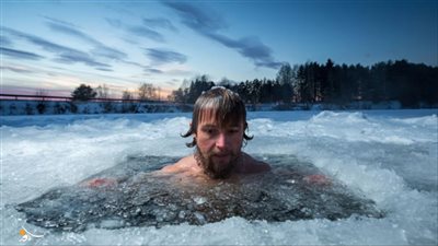 بعد محمد رمضان والحضري..دراسة صادمة تكشف: مغطس الثلج يزيد الوزن ولا ينقصه!