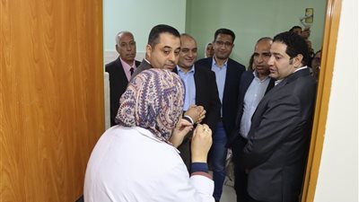 نائب وزير المالية يتابع المشروعات الخدمية والاستثمارية ببنى سويف