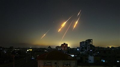 إدموند غريب: دونالد ترامب عقد اجتماعات لبحث الحرب ضد إيران