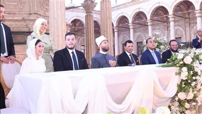 رئيس الوزراء شاهدا .. وزير الأوقاف يعقد قران كريمة وزير الشباب والرياضة