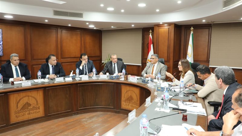 اجتماع محافظ الجيزة