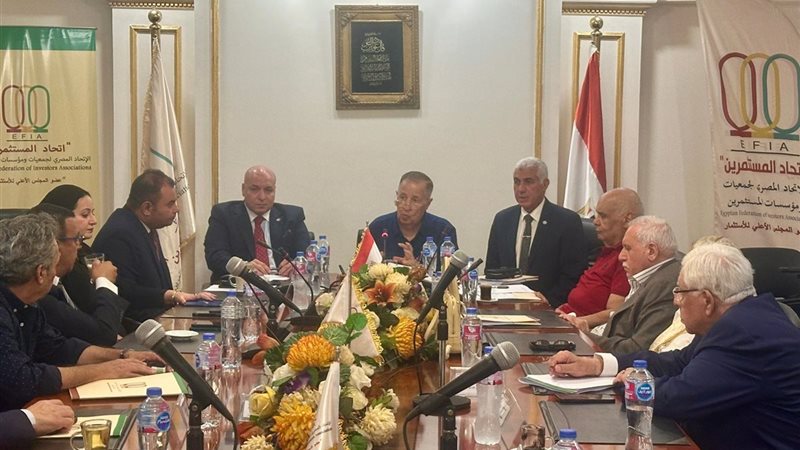 جانب من التوقيع