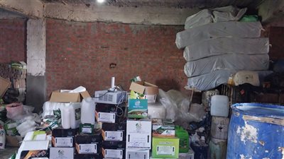 ضبط مصنع يقوم بتصنيع وتعبئة الأسمدة الزراعية المغشوشة