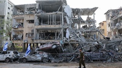 قصف صاروخي واسع من إيران على إسرائيل وسماع دوي انفجارات ضخمة