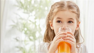 أفضل مشروبات دافئة لعلاج التهاب الحلق عند الأطفال في الصيف